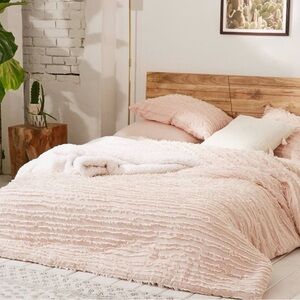 Urban Outfitters Blush eyelash ruffle Comforter Set